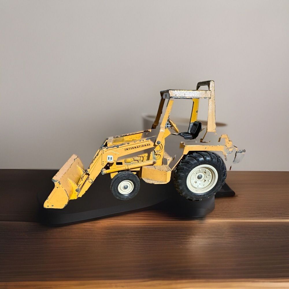Vtg ERTL International Backhoe and Loader 1/16 Scale - Die Cast